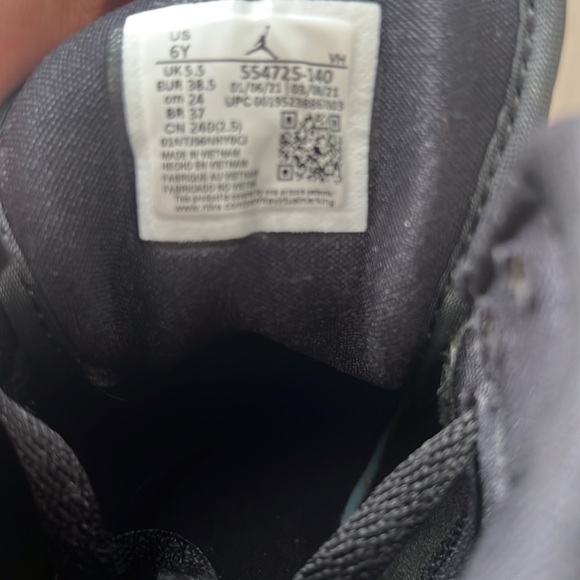 Nike shoes - Picture 3 of 3